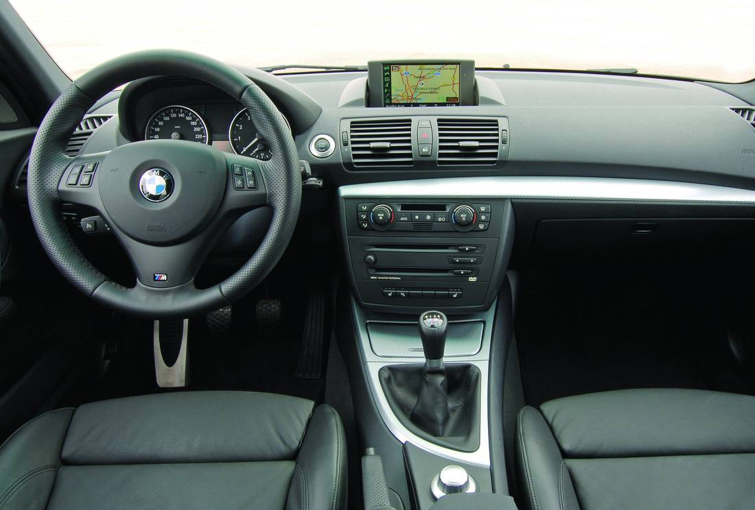 bmw-130-interior