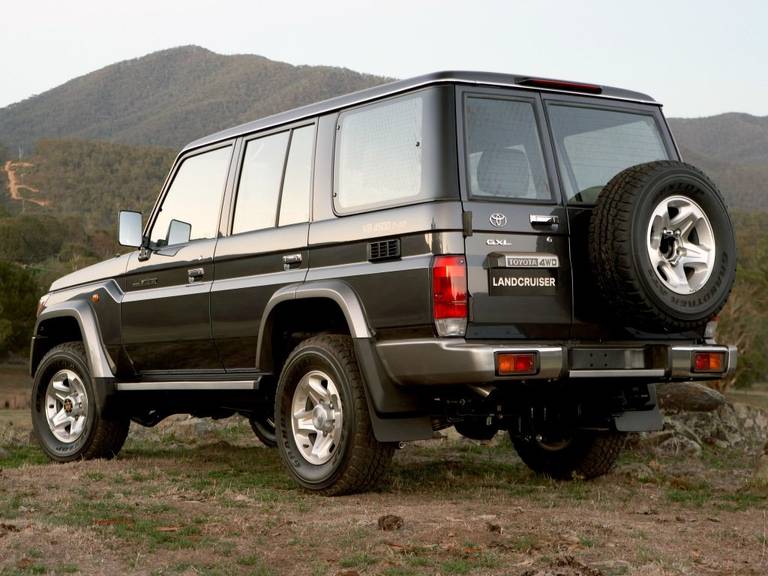 toyota-land-cruiser-back