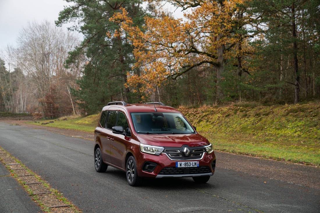 All-New Renault Kangoo E-Tech Electric - Carmin Red.jpg