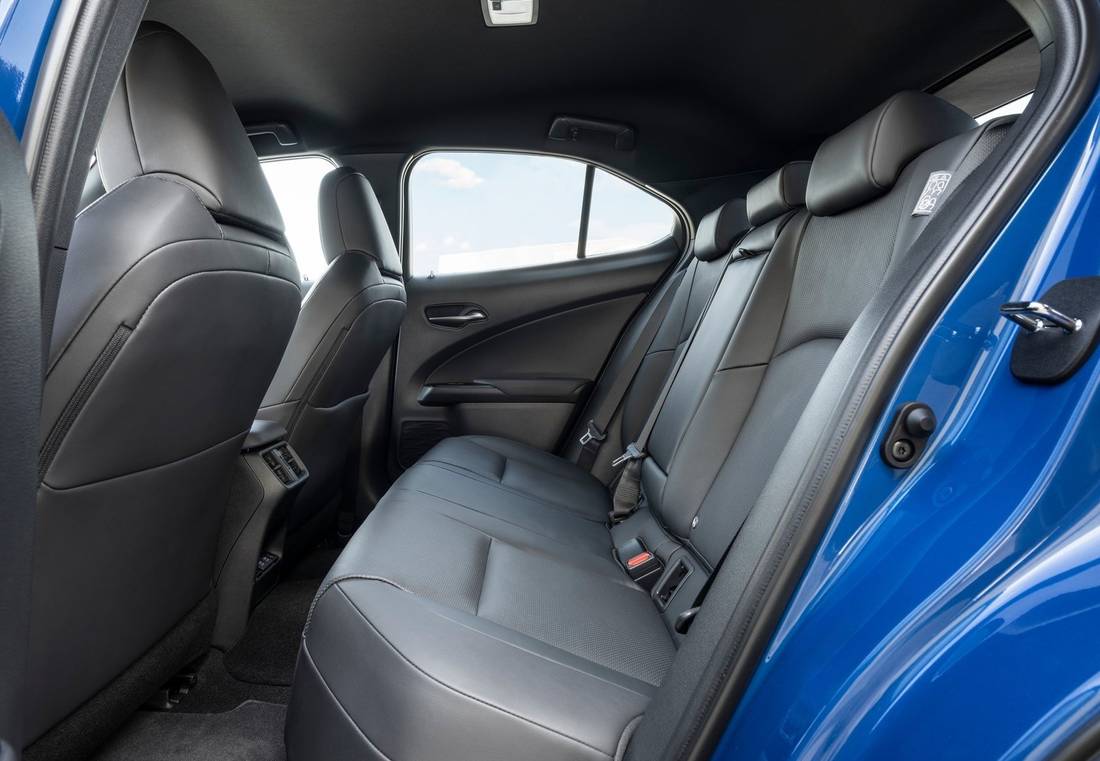 lexus-ux-300e-seats