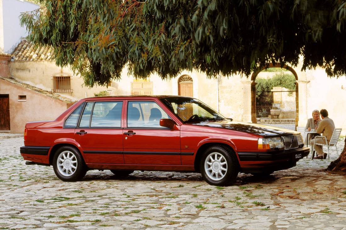 volvo-940-side