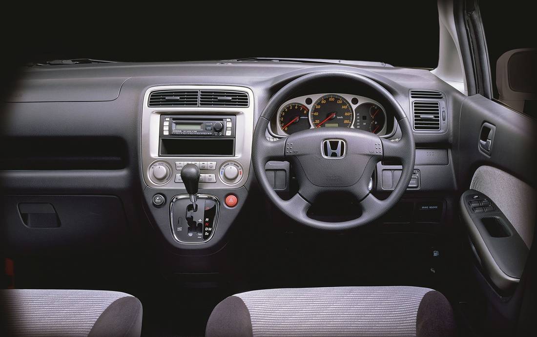 honda-stream-interior