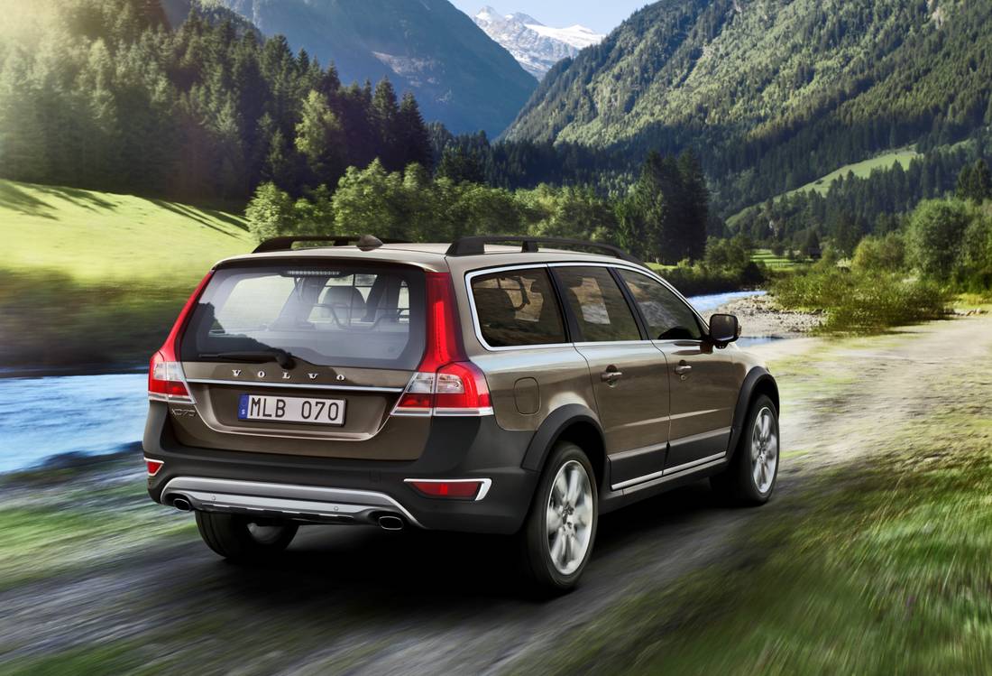 volvo-xc70-back