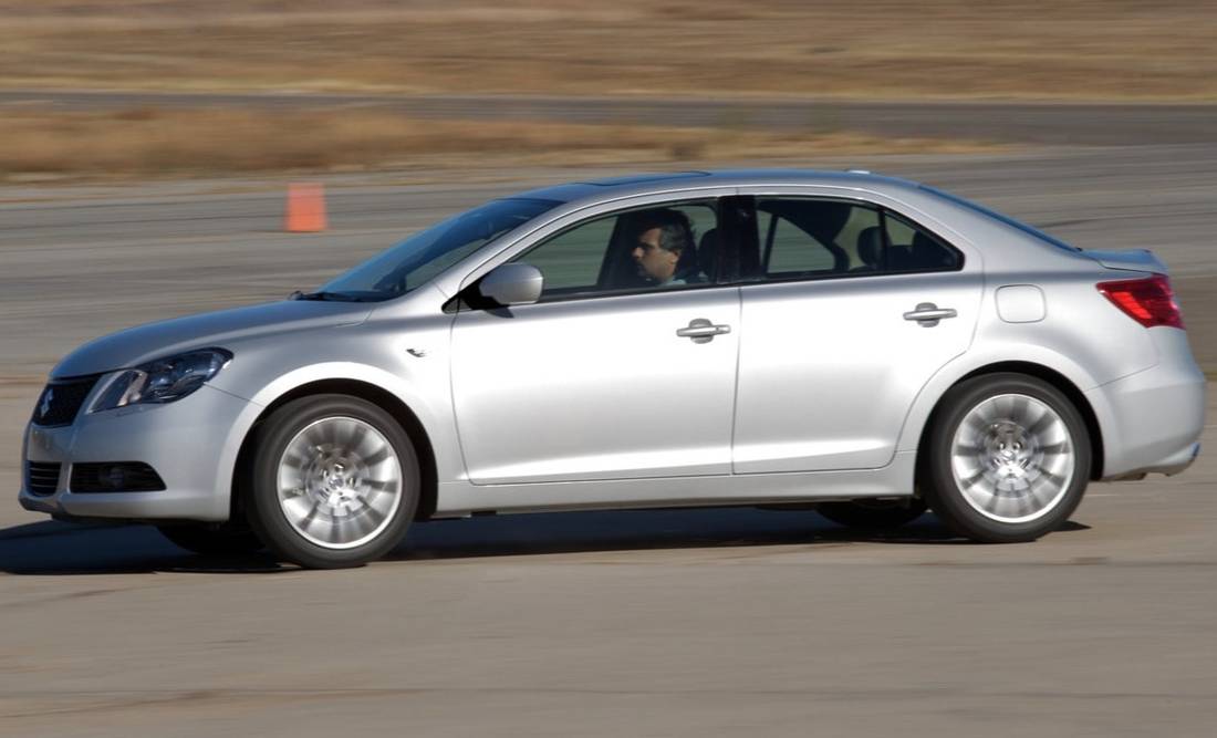 suzuki-kizashi-side