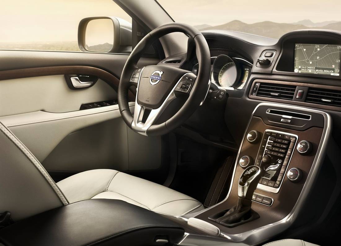 volvo-xc70-interior