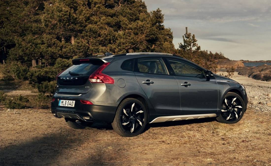 volvo-v40-cross-country-back