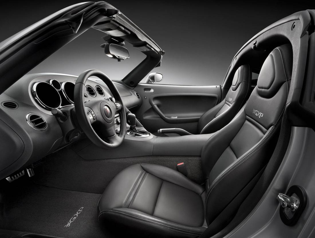 pontiac-solstice-interior