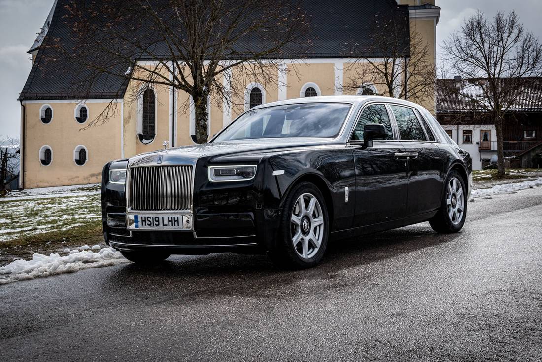 Rolls-Royce-Phantom-Front-Hero4