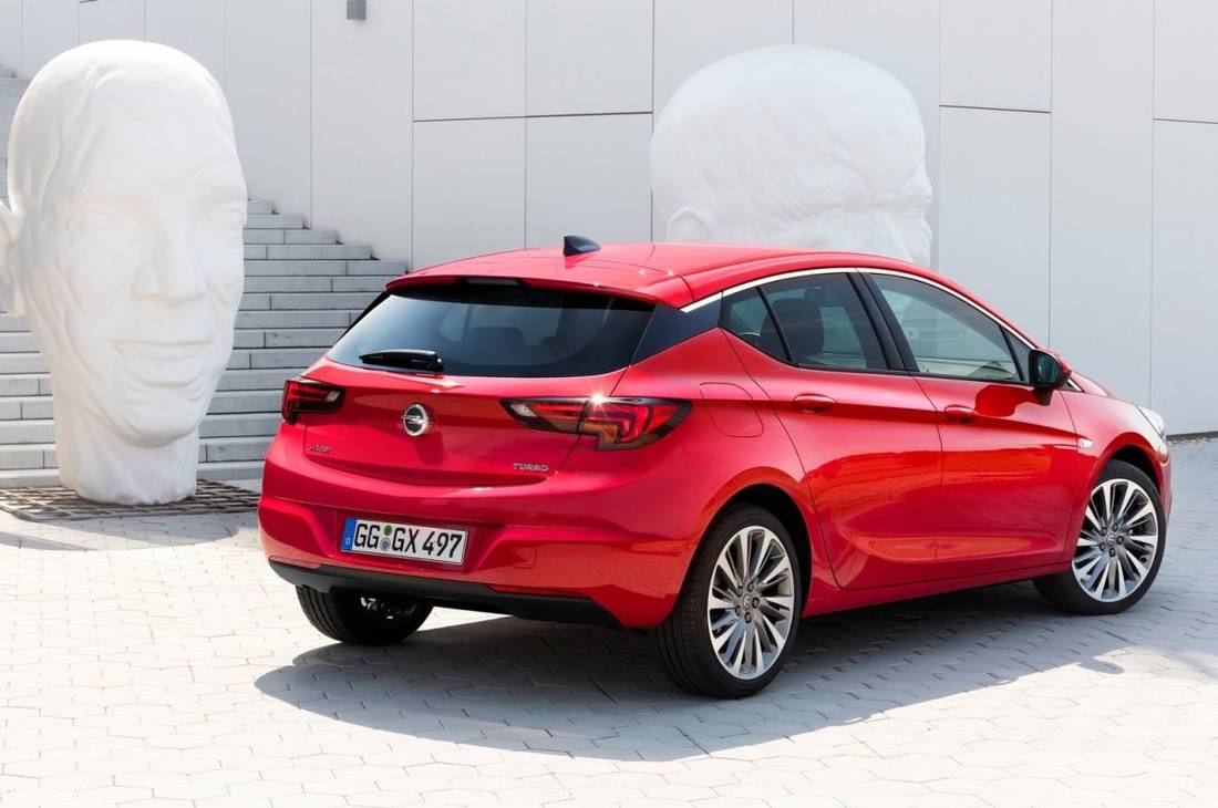 opel-astra-k-back