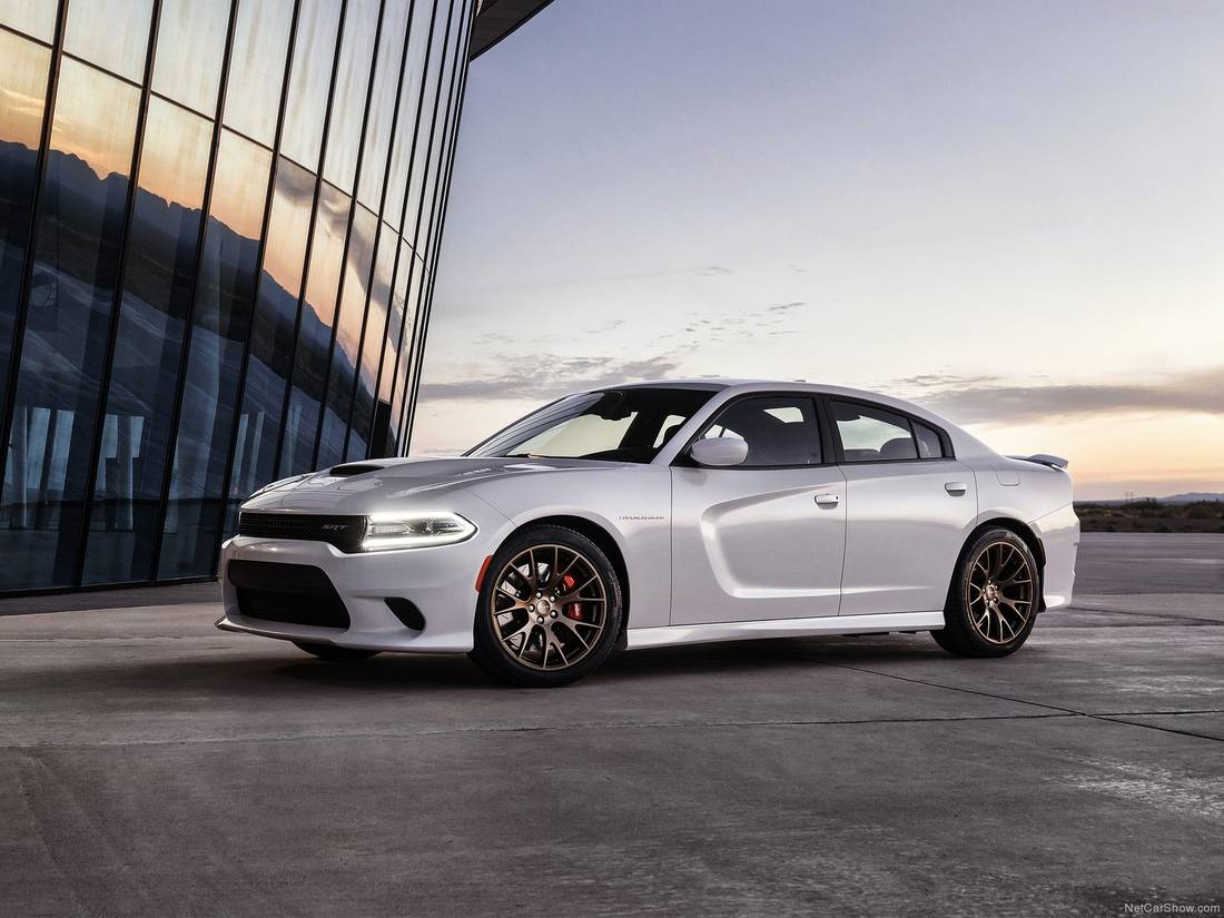 Dodge-Charger_SRT_Hellcat-2015-1600-04.jpg