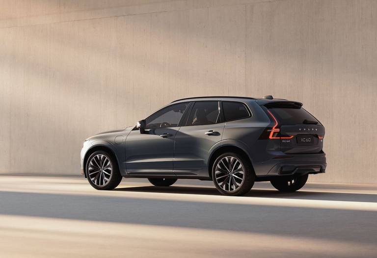 340817 Refreshed Volvo XC60 exterior