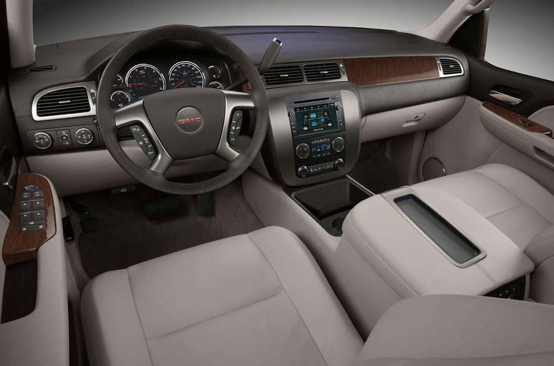 gmc-yukon-interior