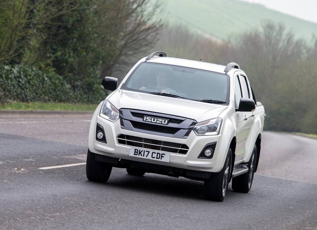 isuzu-d-max-white-front