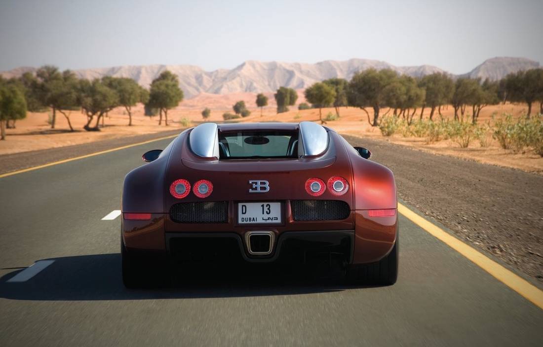 bugatti-veyron-back