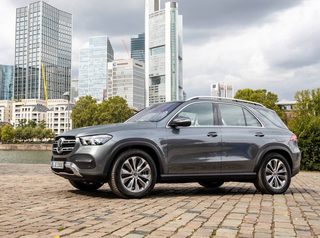 mercedes-benz-gle-350d-amg-side