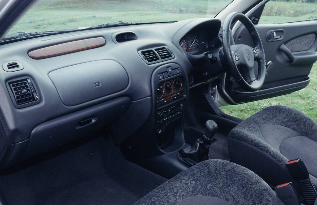 rover-200-interior