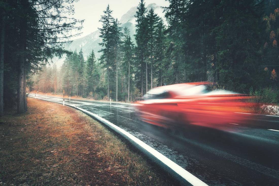 Aquaplaning cos’è, cosa fare