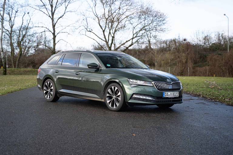 skoda-superb-front