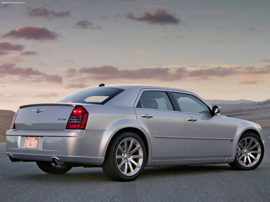 Chrysler-300C_SRT8-2005-1600-05.jpg