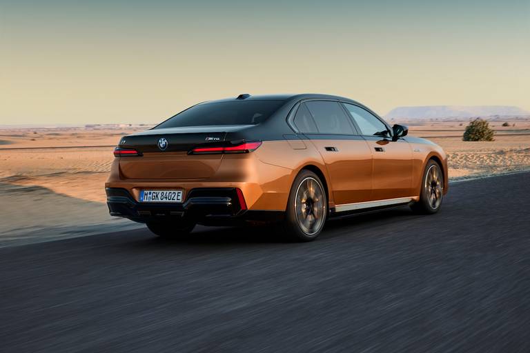 BMW i7 M70 xDrive (2023) dynamic, rear view