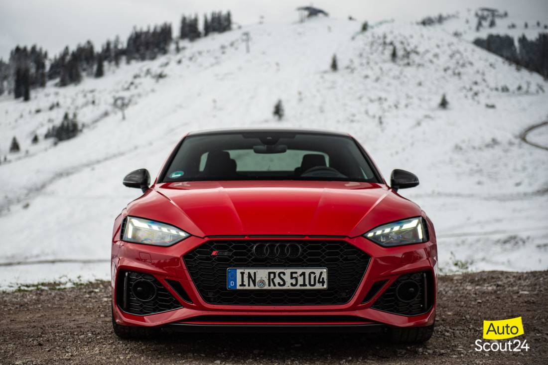 audi-rs-5-coupe-2024-front