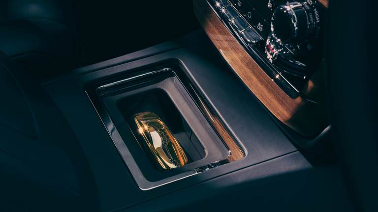 rolls-royce phantom ewb goldfinger