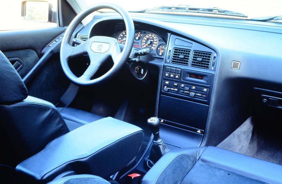 peugeot-405-interior