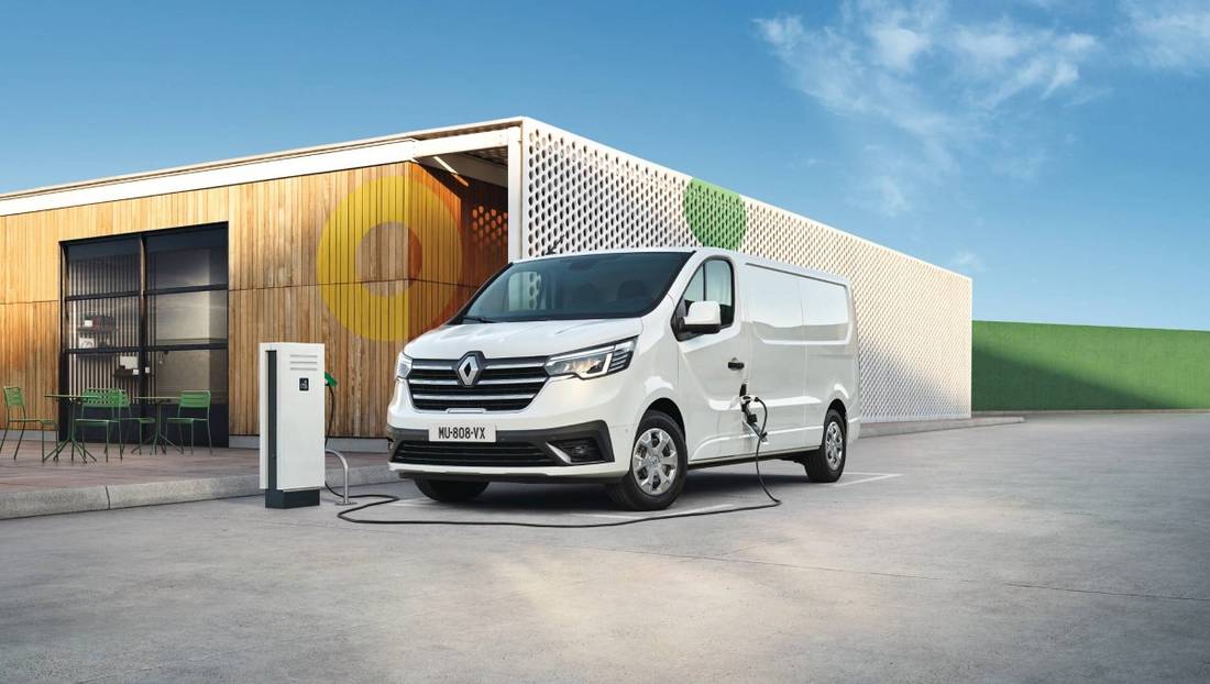 All-new Trafic Van E-Tech electric completes Renaults all-electric light commercial vehicle line-up.jpg