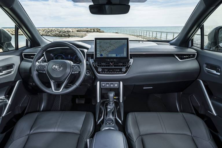 toyota-corolla-cross-hybrid-2022-2